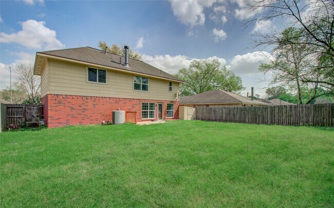 Building Photo - 2306 Pine Cone Dr