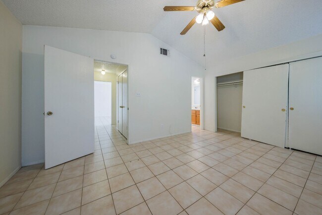 Building Photo - 8810 Piney Point Dr