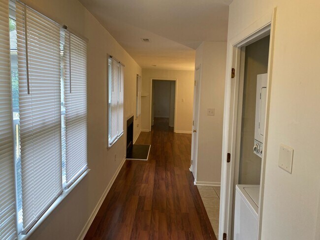 Building Photo - 4012 Greenleaf St