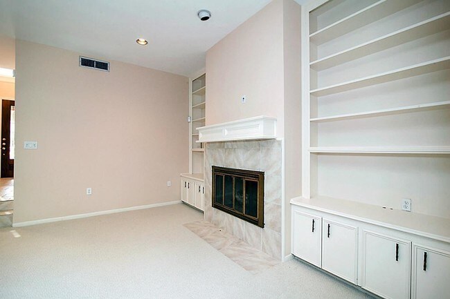 Building Photo - 201 Vanderpool Ln