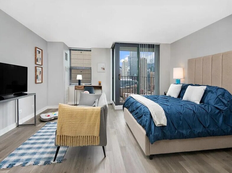 Building Photo - 70 W Huron St