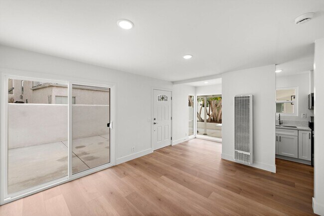 Building Photo - 240 Avenida Lobeiro