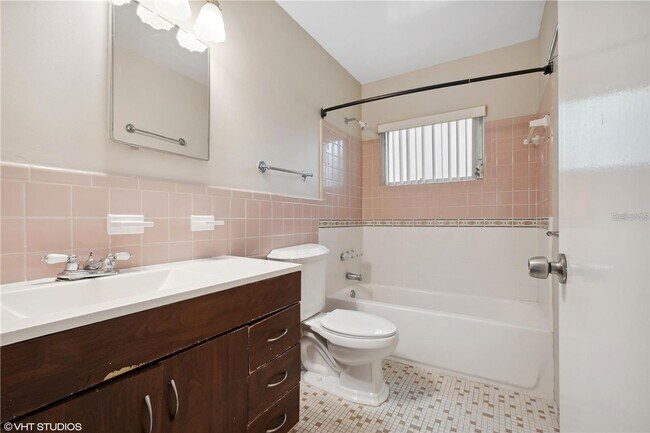 Building Photo - Well Kept Home in Madison Park - SUBLEASE