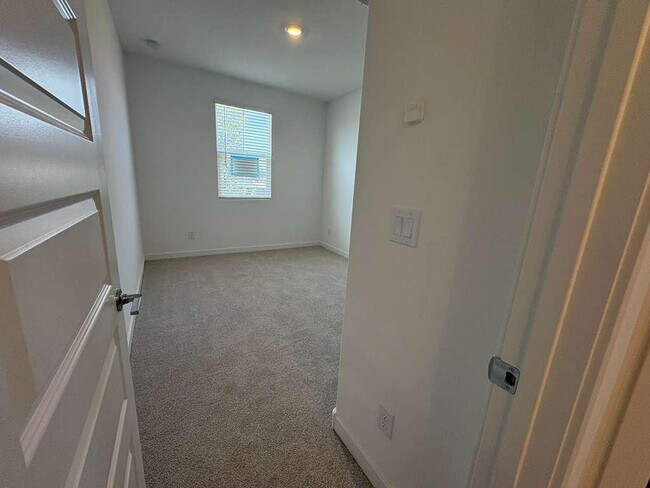 Building Photo - 4738 E Kenneth Ln