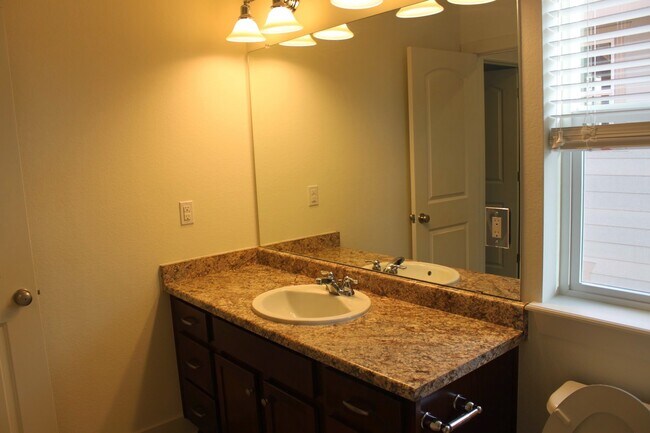 Building Photo - 10334 Kenneth Dr