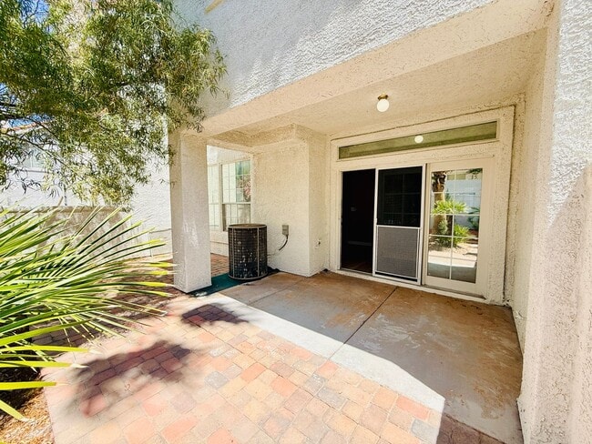 Building Photo - BEAUTIFUL 2 STORY TOWNHOME LOCATED IN THE SOUTHWEST!