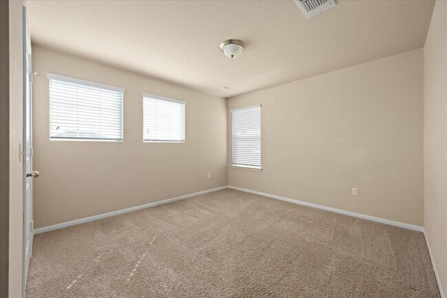 Building Photo - 122 Denton Dr