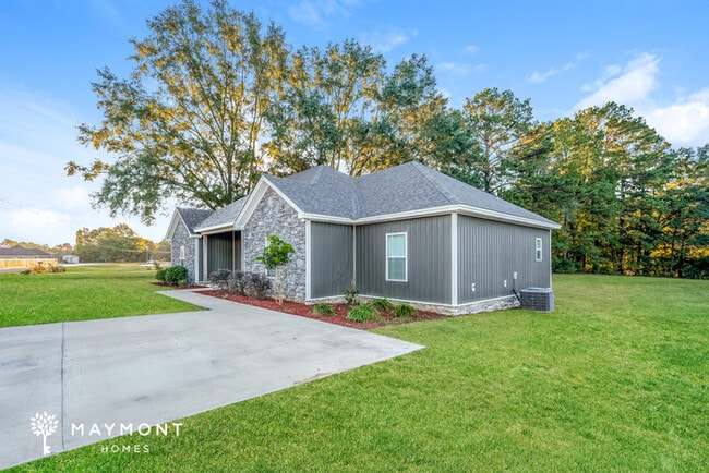 Building Photo - Beautiful 3-Bedroom Home in Deatsville, AL