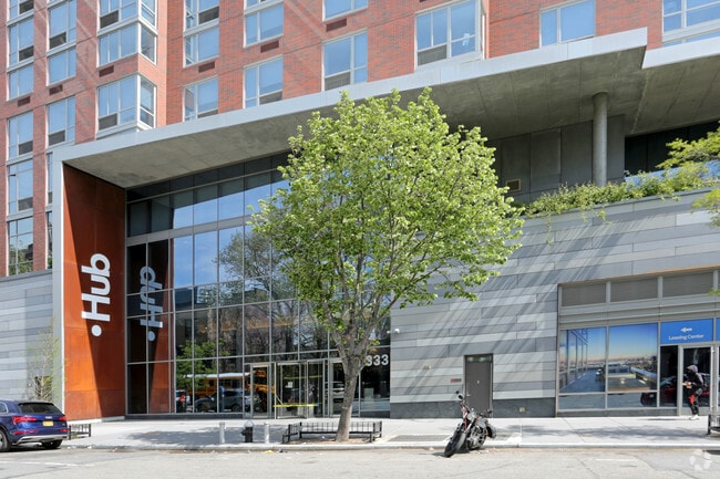 Building Photo - Hub