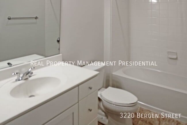 Building Photo - 3-bedroom villa with 1st floor primary