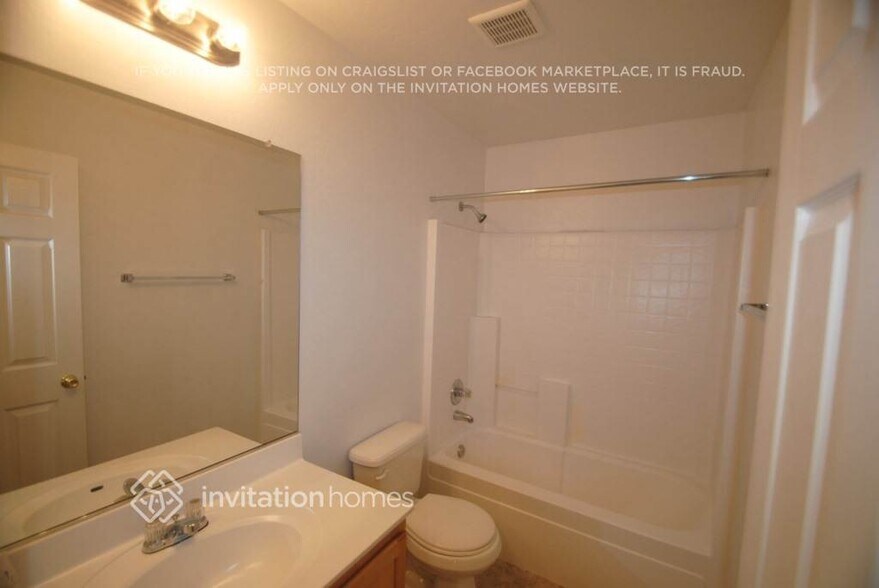Building Photo - 11243 W Devonshire Ave
