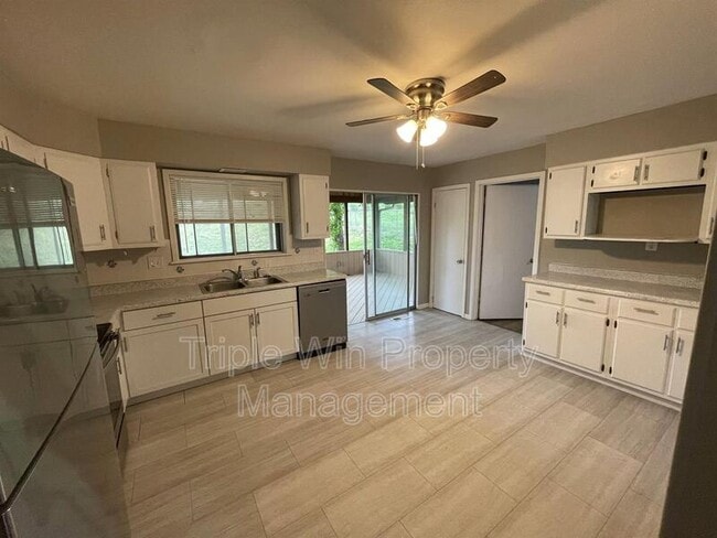 Building Photo - 2733 Tiara Dr