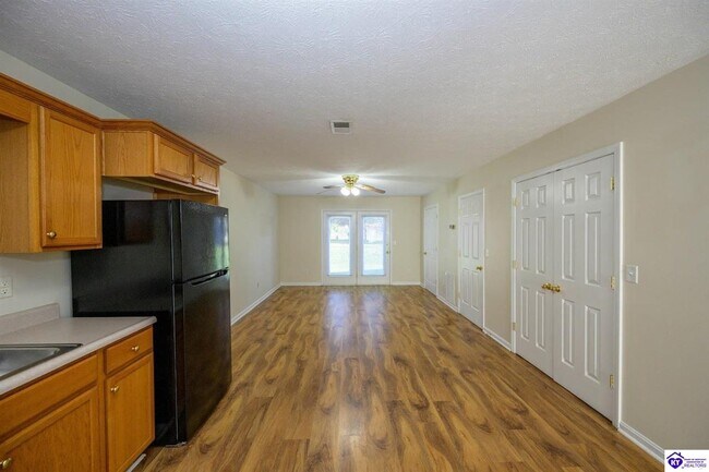 Building Photo - 123 Poplar Cir