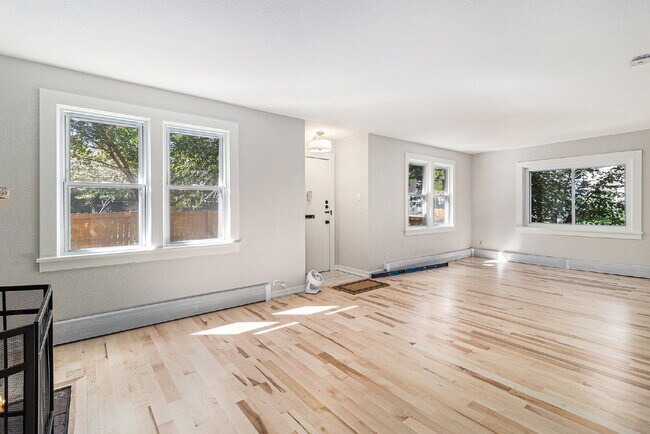 Building Photo - Beautiful Single Family Home Available Now!