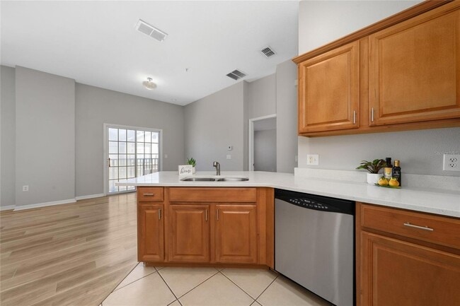 Building Photo - 6460 S Goldenrod Rd