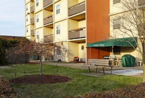 Building Photo - 904 3rd Ave