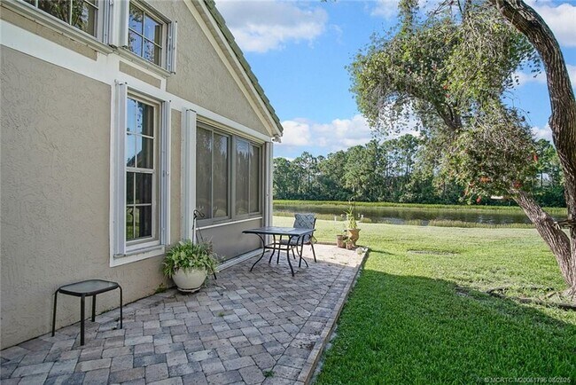 Building Photo - 1687 SW Harbour Isles Cir