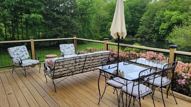 Building Photo - 81 W Mountain Rd