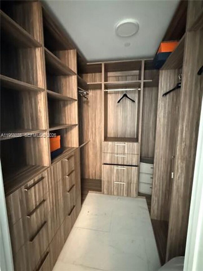 Building Photo - 15701 Collins Ave