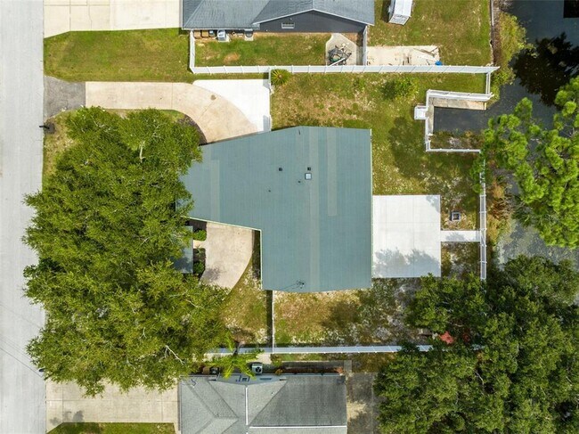 Building Photo - 35614 Cedar Ln