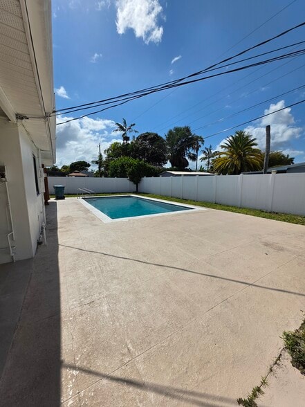 Building Photo - 9020 SW 198th Ter