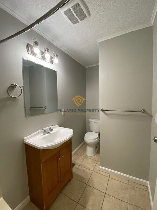 Building Photo - Charming 3-Bedroom Ranch with Detached Gar...