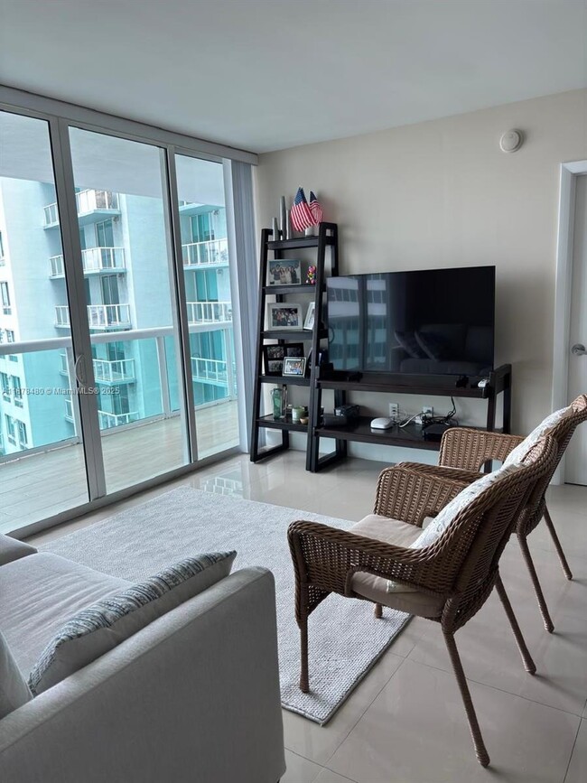 Building Photo - 1800 N Bayshore Dr