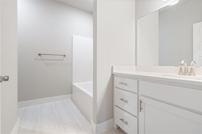 Building Photo - 6911 Orange Ave