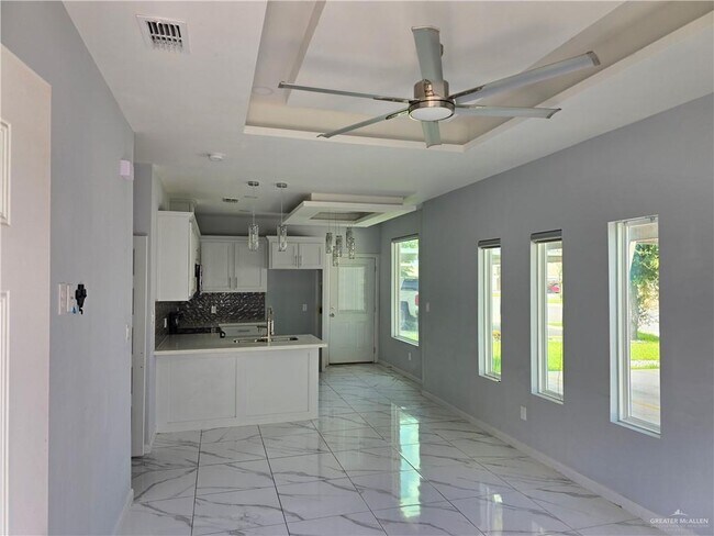 Building Photo - 9222 N 56th Ln