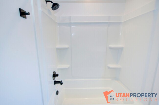 Building Photo - 351 W 800 N