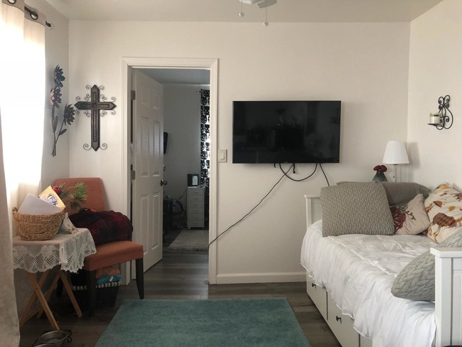 Building Photo - 4215 E 1st St