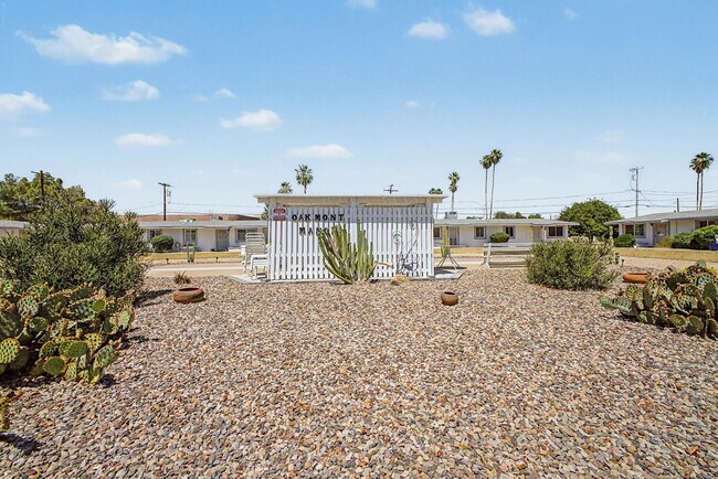 Building Photo - 10606 W Oakmont Dr