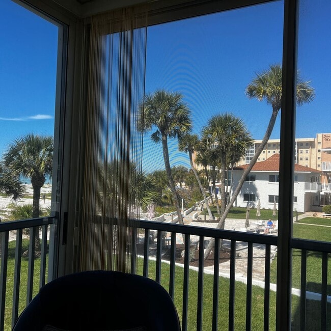 Building Photo - 2BD/2BA on the Gulf of Mexico!