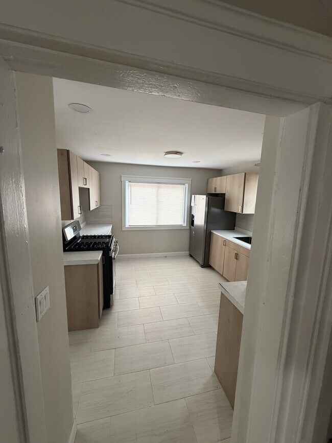 Building Photo - 13715 Thornhurst Ave