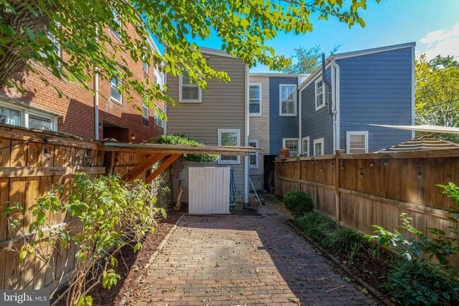 Building Photo - 225 S Payne St