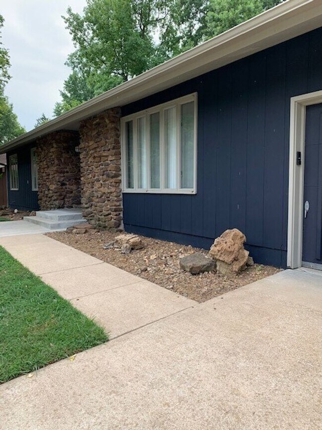 Building Photo - Brentwood South Subdivision - Completely Remodeled 3 Bedroom 2 Bath Home With Huge Backyard!