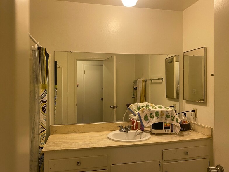 Building Photo - 2211 S Mountain View Ave