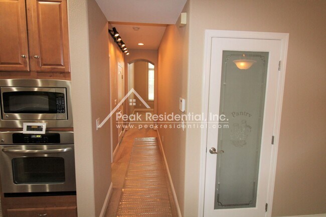 Building Photo - Wonderful 4bd/2.5ba Elk Grove Home with 3 ...