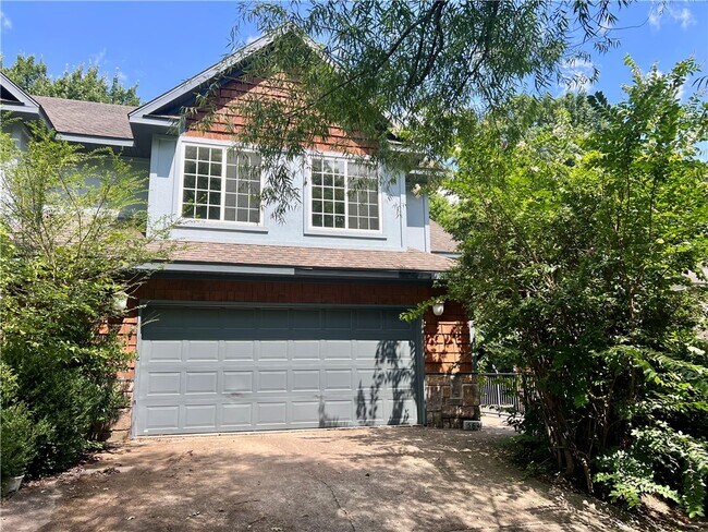 Building Photo - 564 S Pierremont Dr