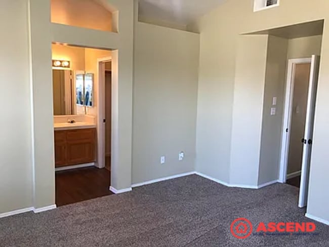 Building Photo - Fantastic Home Located In Rosedale!