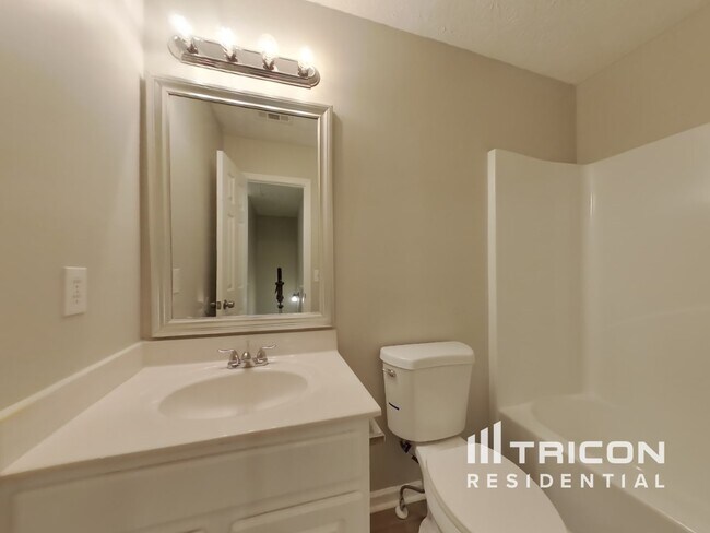 Building Photo - 261 Silver Ridge Dr
