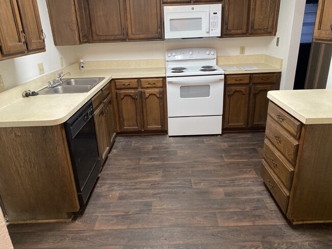 Building Photo - Cozy duplex 2/2/1 in Fort Worth