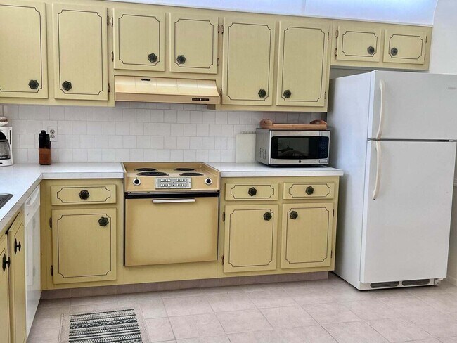 Building Photo - 135 Amherst Ln