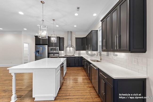 Building Photo - 1025 N Sharon Amity Rd