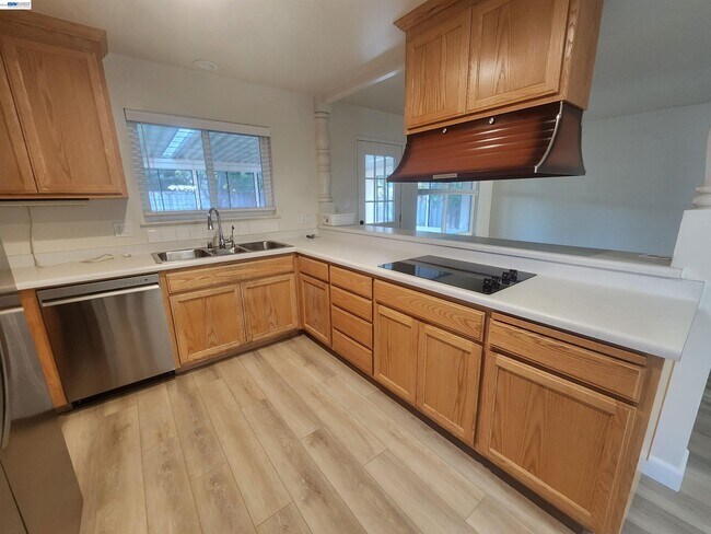 Building Photo - 1829 Rosetree Ct