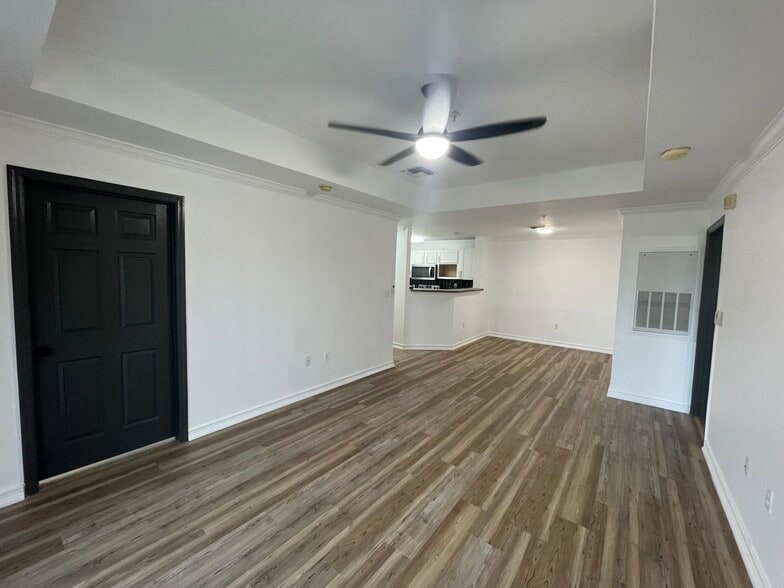 Building Photo - 3714 Palm Desert Ln