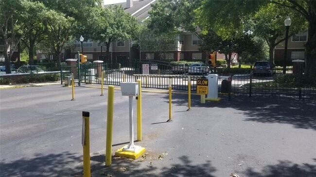 Building Photo - 13028 Plantation Park Cir