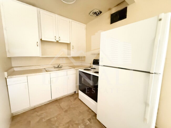 Building Photo - 1211 W Apache Trail
