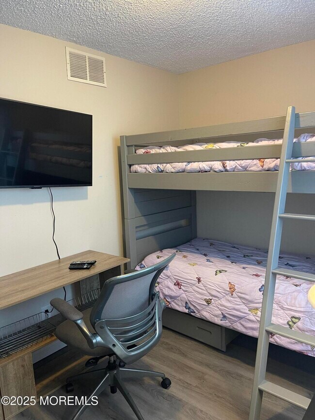 Building Photo - 202-06 Carteret Ave