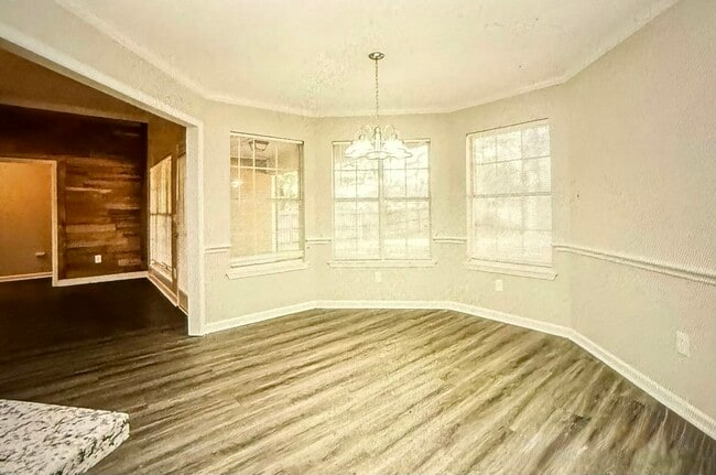 Building Photo - 260 Chestnut Dr